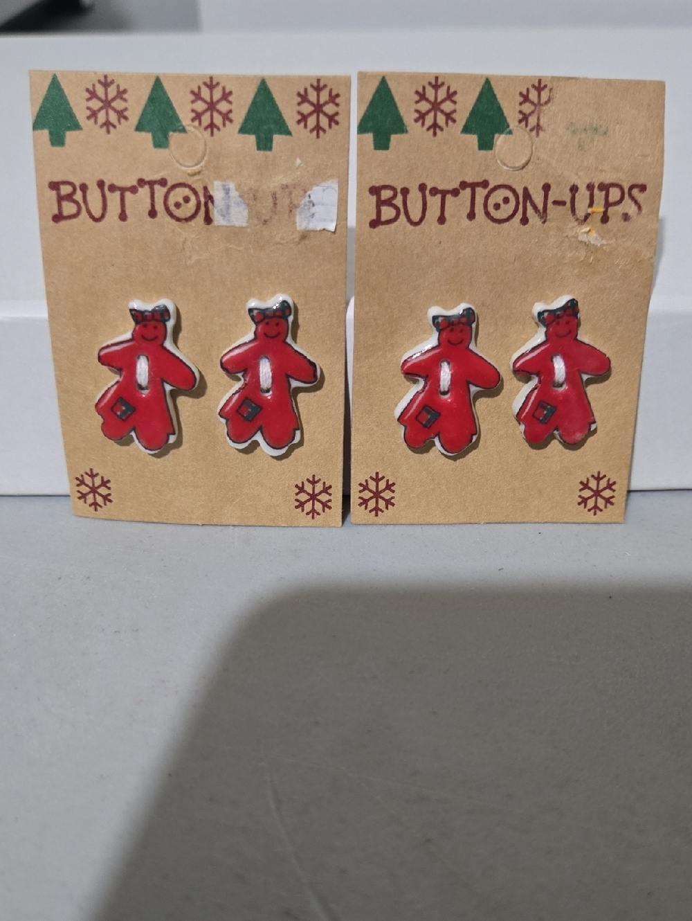 Button-Ups Red Gingerbread Buttons (2 per card)